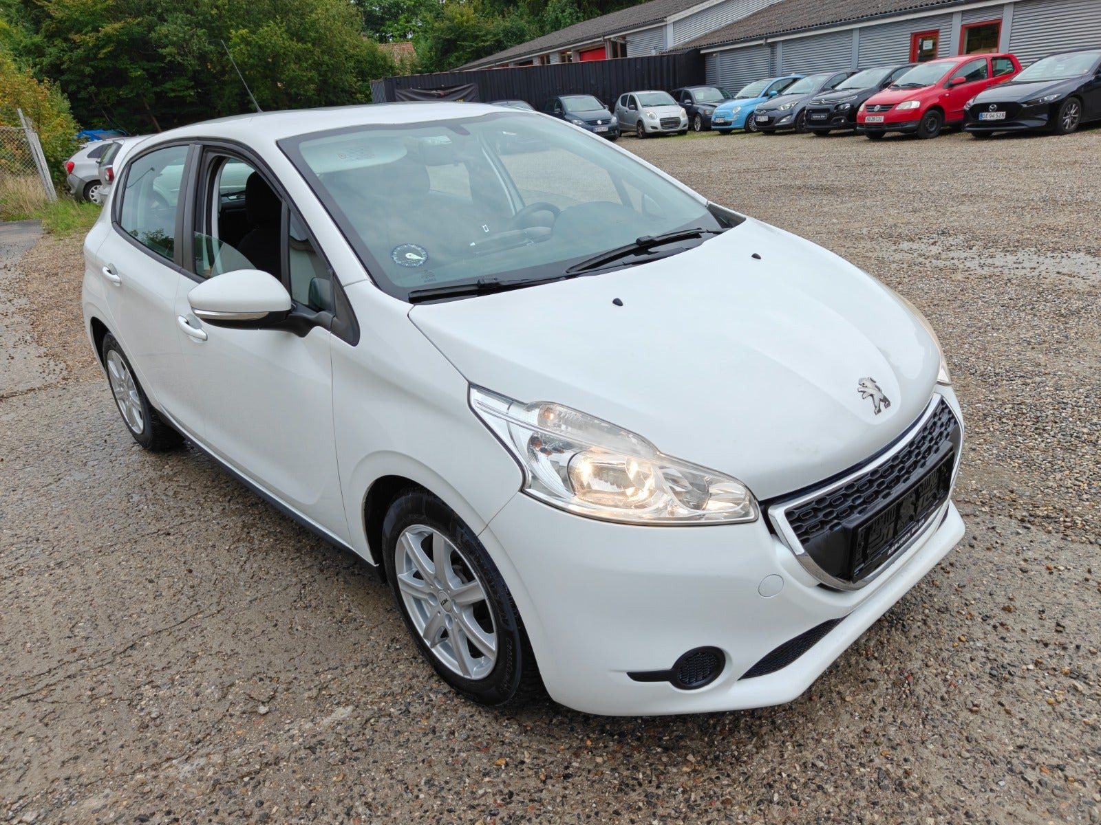 Gul Peugeot 208 fra 2014