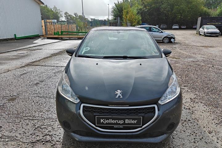 Gul Peugeot 208 fra 2014