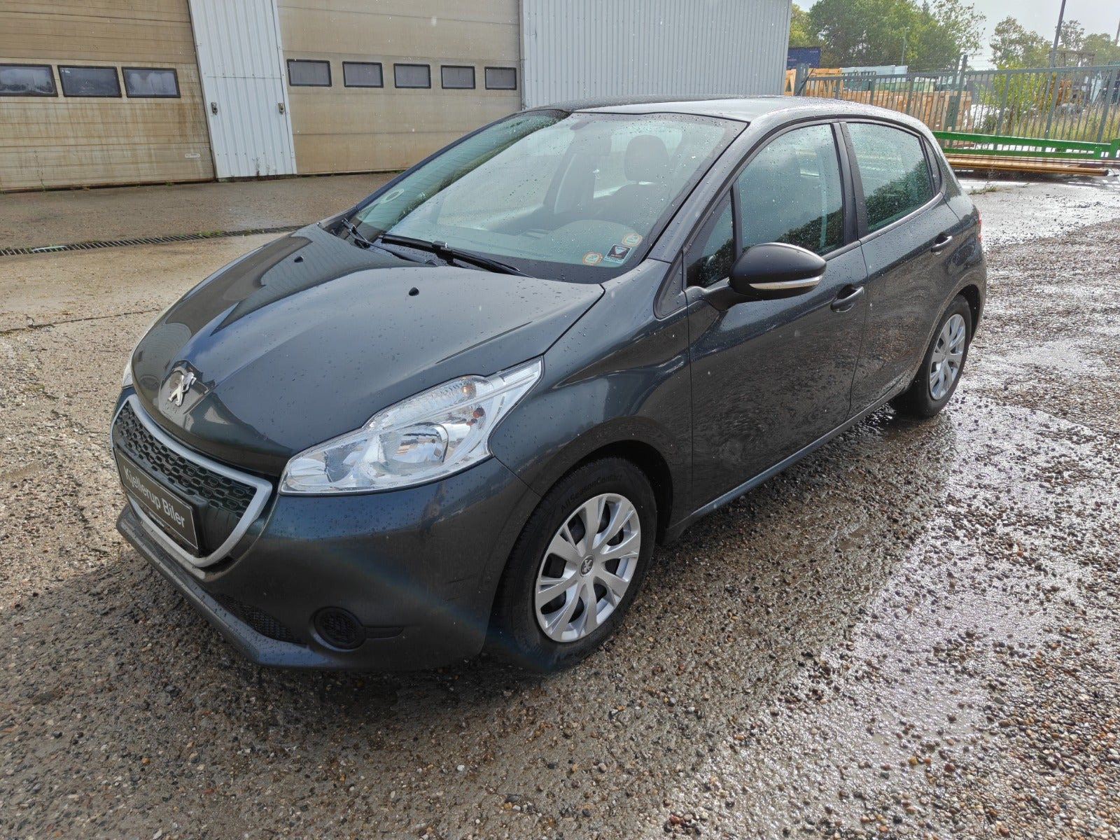 Gul Peugeot 208 fra 2014
