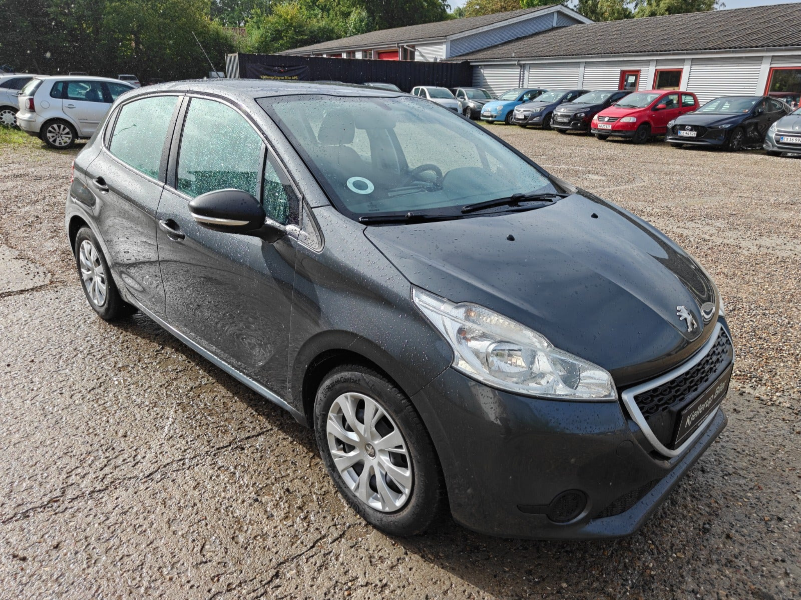 Gul Peugeot 208 fra 2014