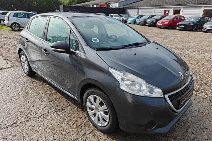 Gul Peugeot 208 fra 2014