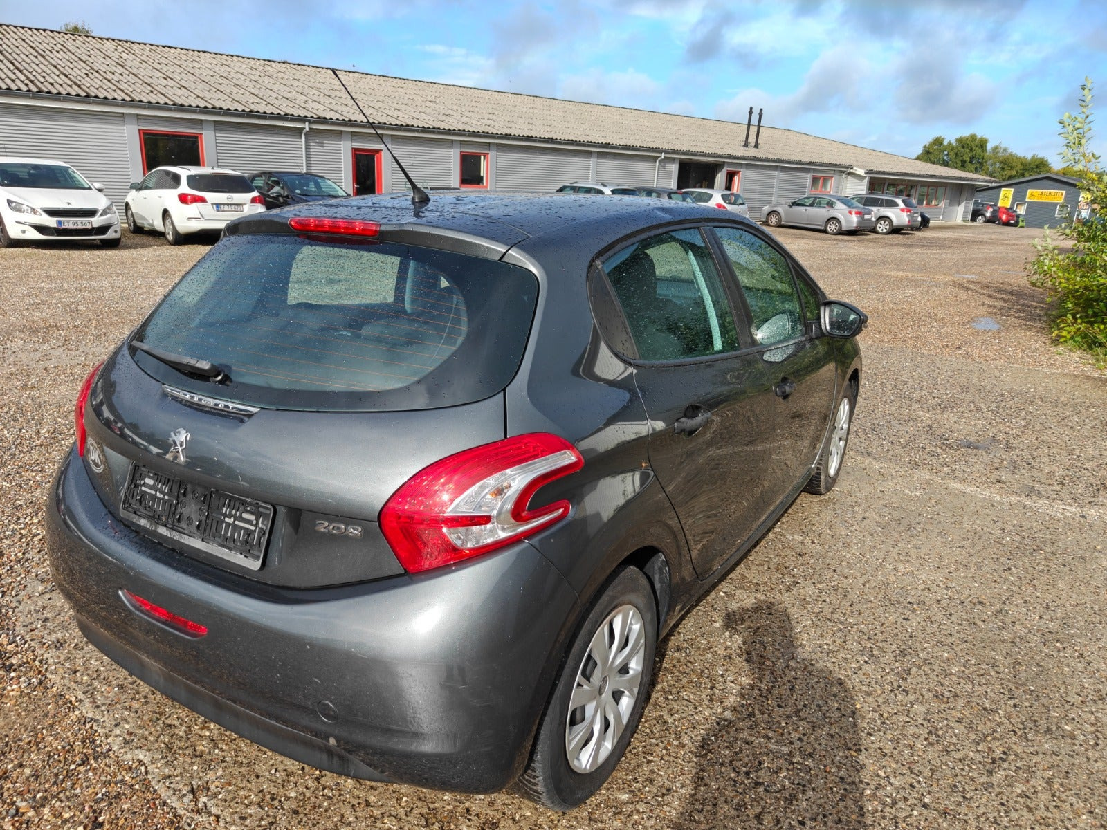 Gul Peugeot 208 fra 2014