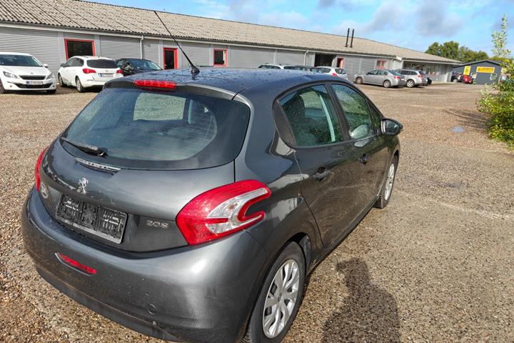 Gul Peugeot 208 fra 2014