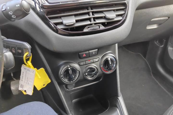 Gul Peugeot 208 fra 2014