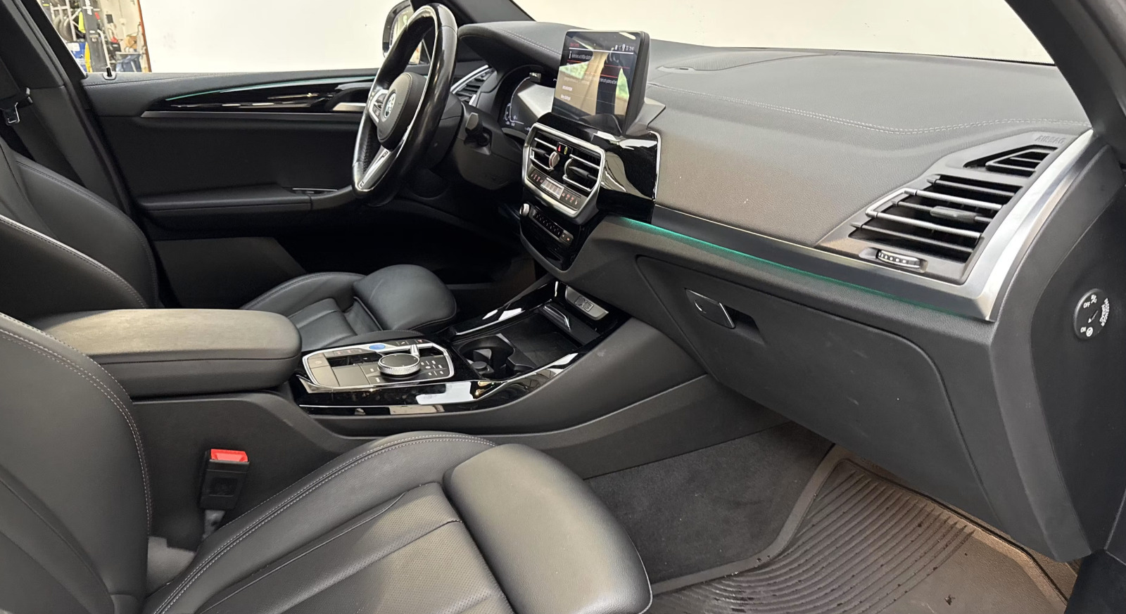 Orange BMW iX3 fra 2023