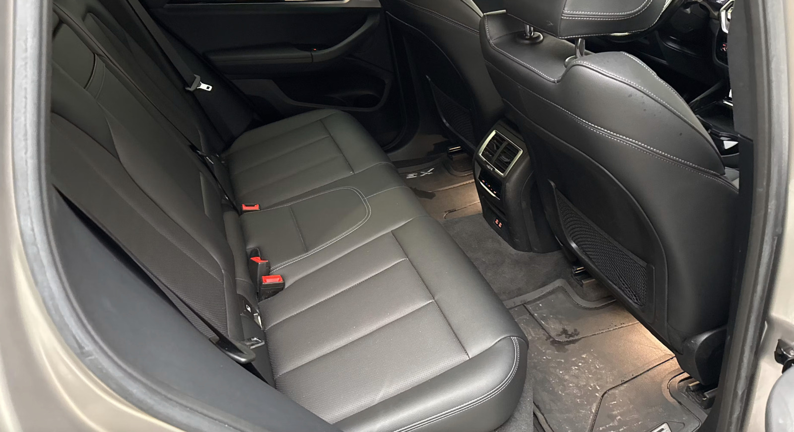 Orange BMW iX3 fra 2023