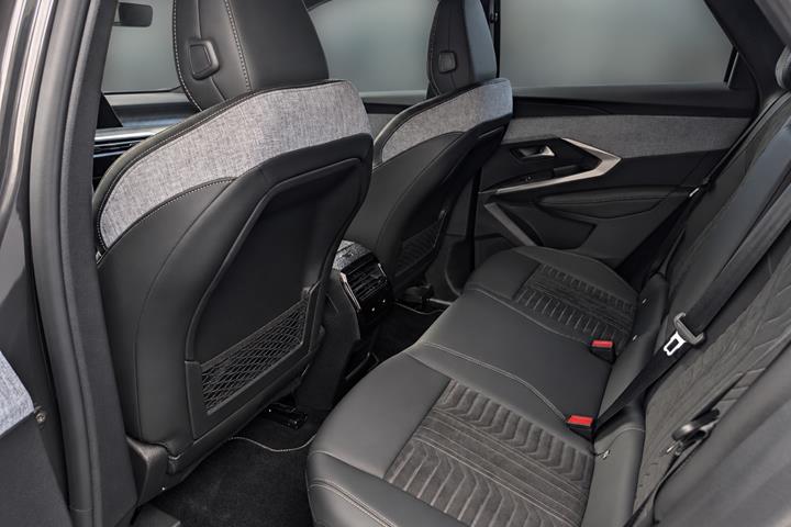 Sort Peugeot e-3008 fra 2025