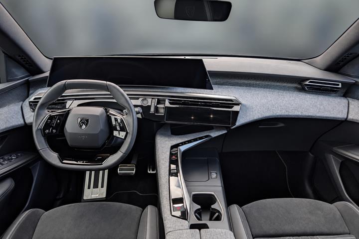 Sort Peugeot e-3008 fra 2025
