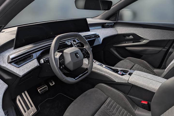 Sort Peugeot e-3008 fra 2025