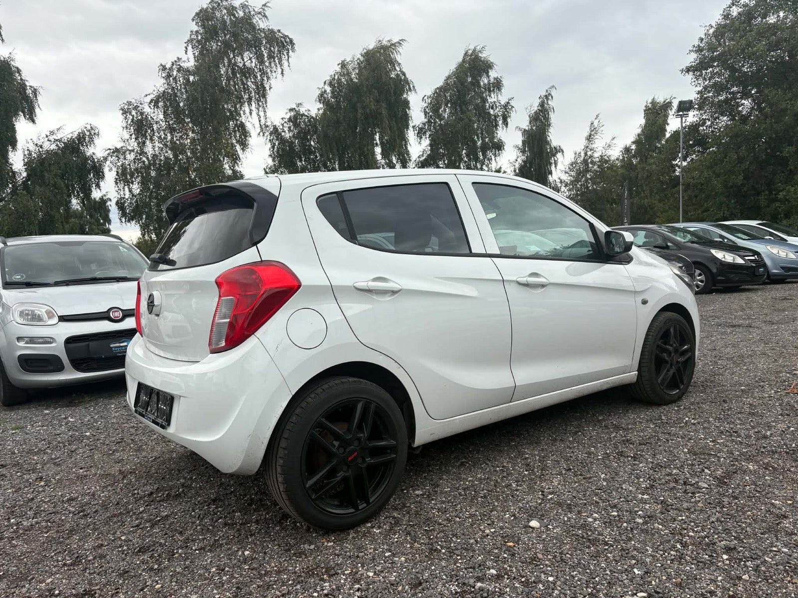 Hvid Opel Karl fra 2016