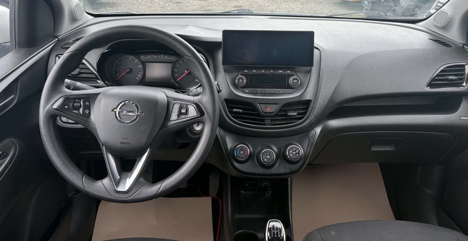 Hvid Opel Karl fra 2016