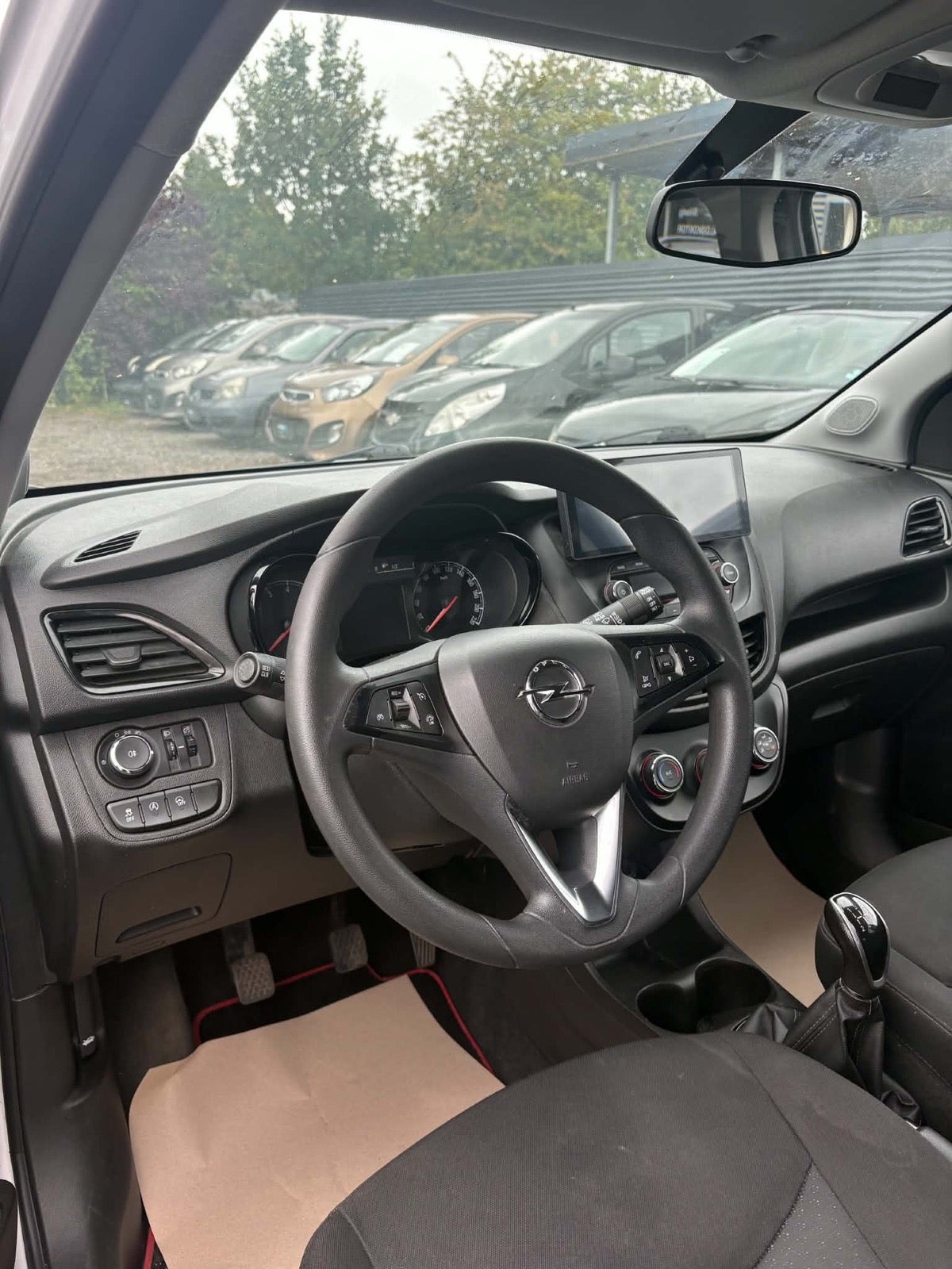 Hvid Opel Karl fra 2016