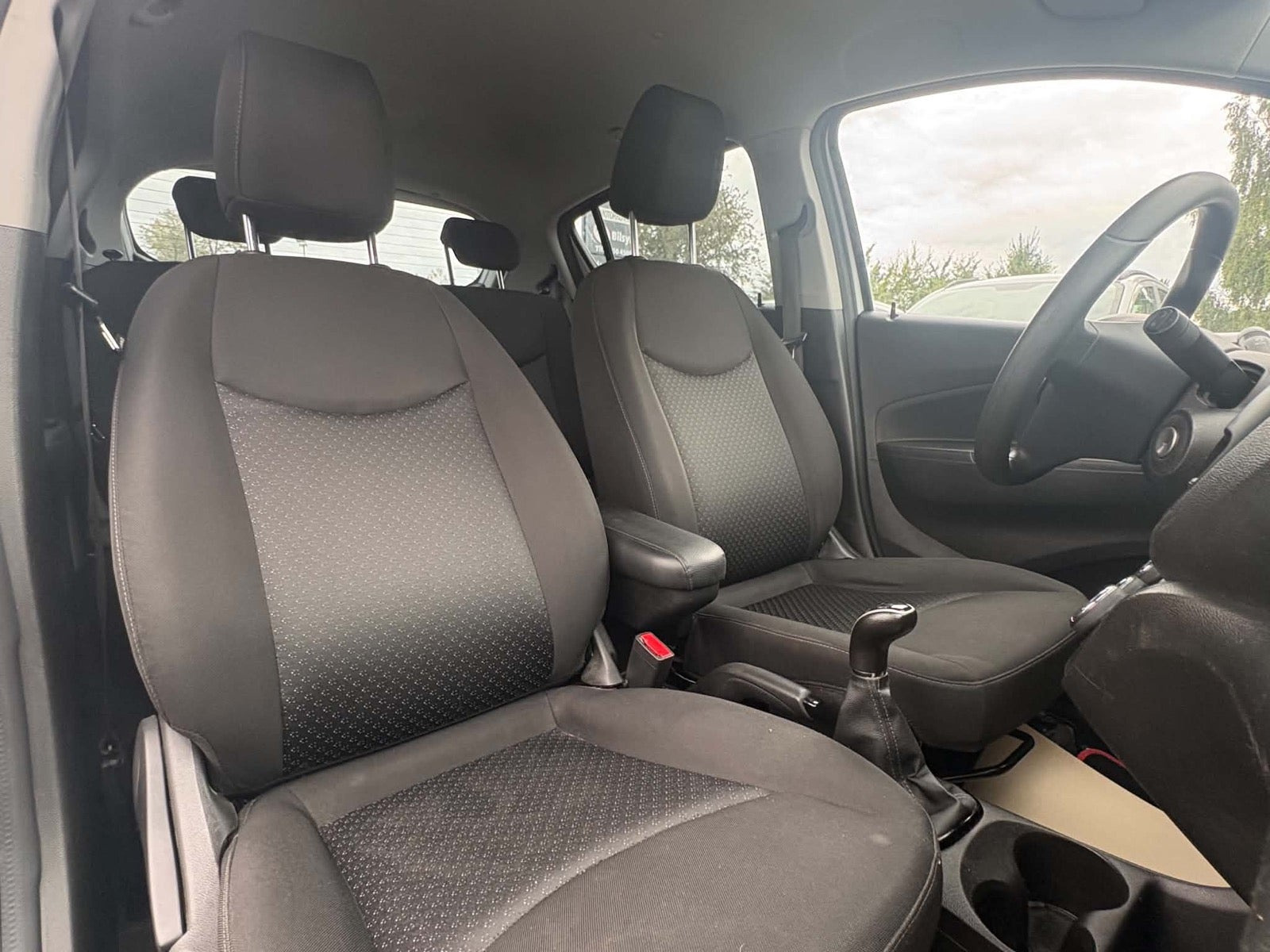 Hvid Opel Karl fra 2016