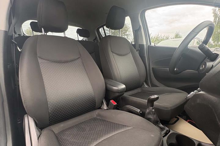 Hvid Opel Karl fra 2016