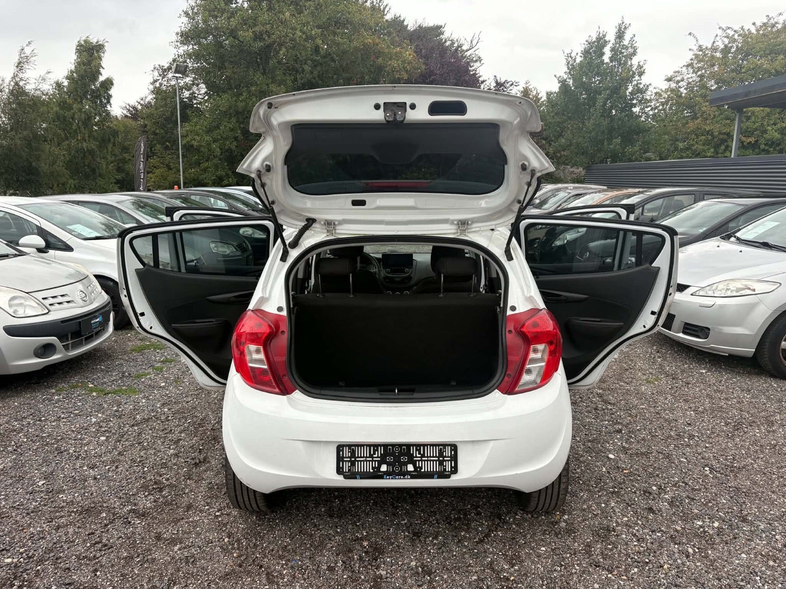 Hvid Opel Karl fra 2016