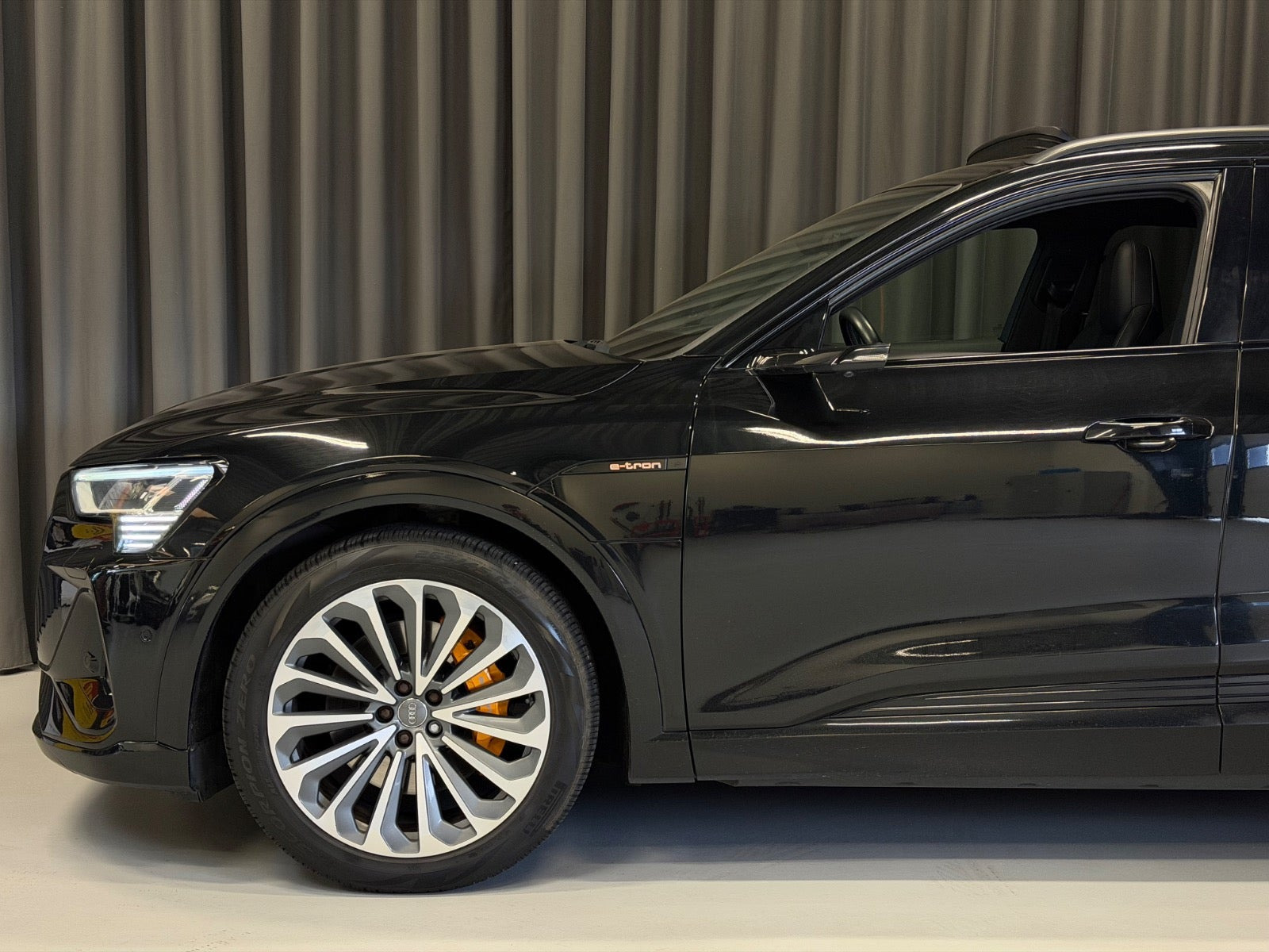 Sort Audi e-tron fra 2020