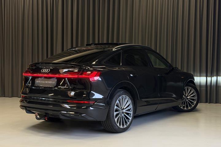 Sort Audi e-tron fra 2020