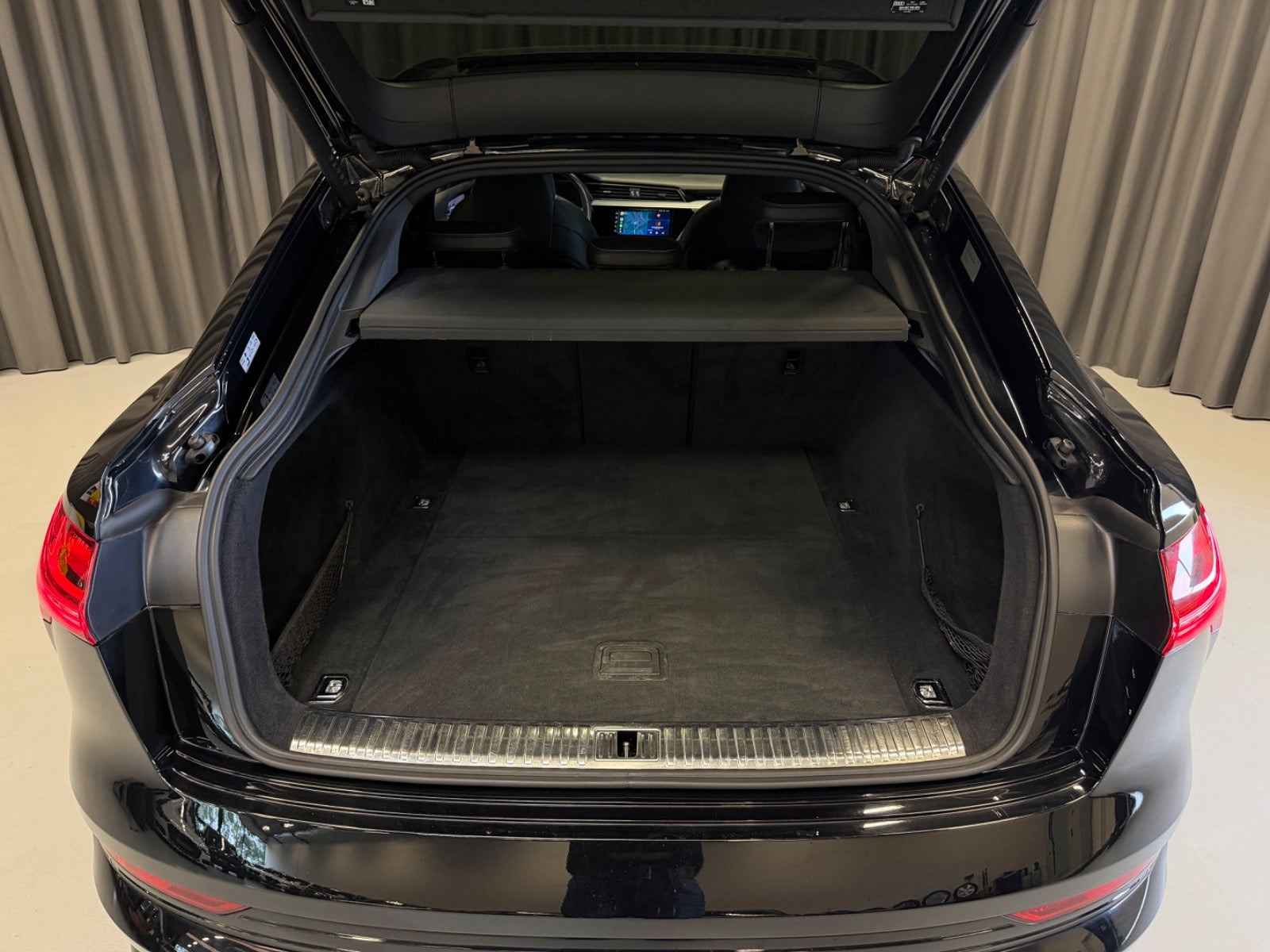 Sort Audi e-tron fra 2020