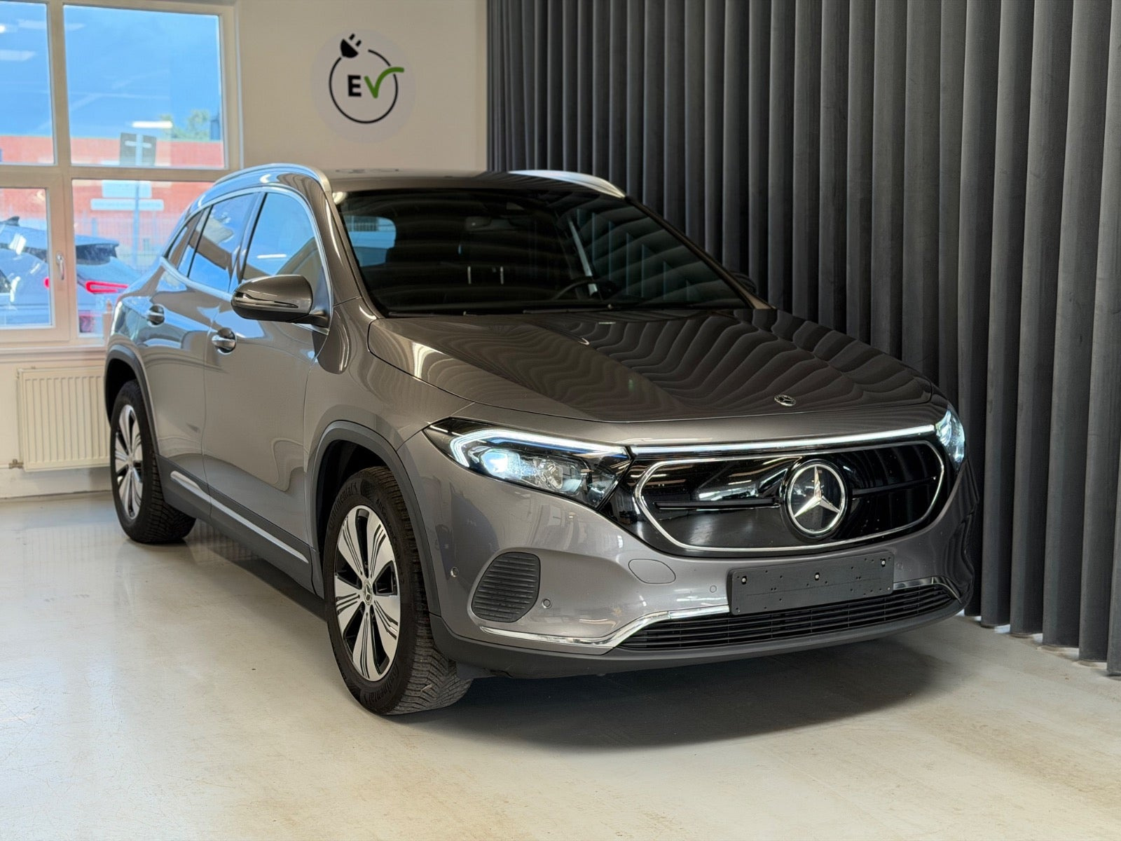 Mercedes EQA250+