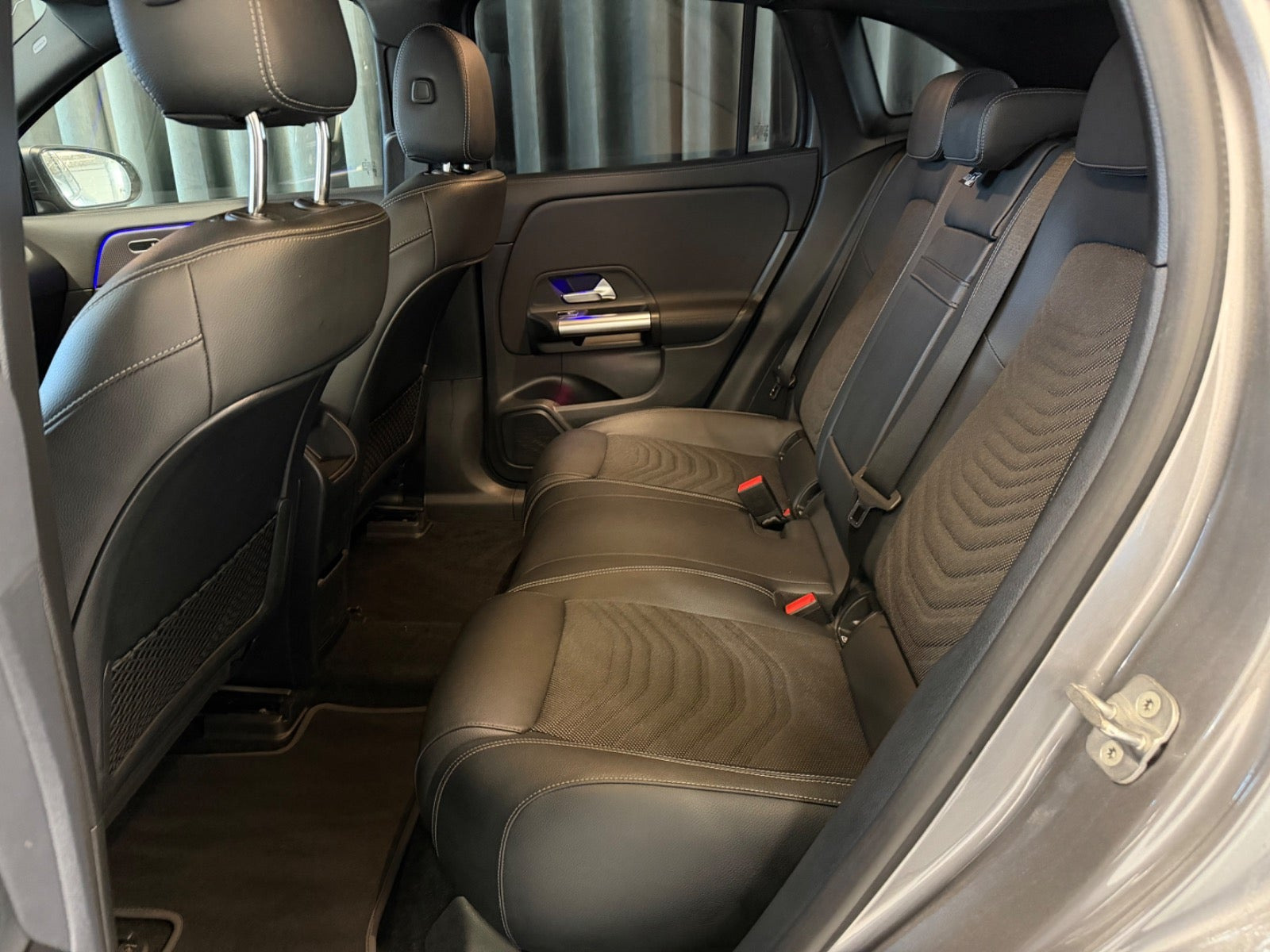 Grå Mercedes EQA250+ fra 2023