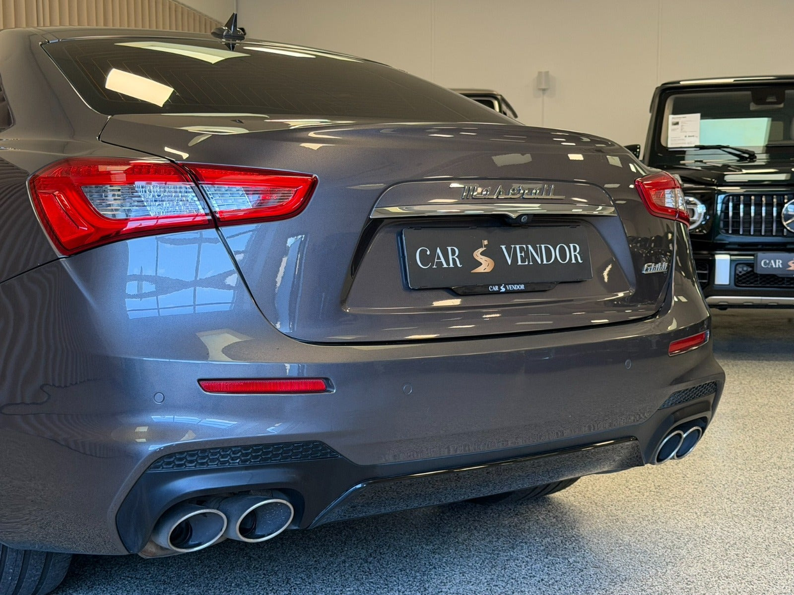 Grå Maserati Ghibli fra 2018