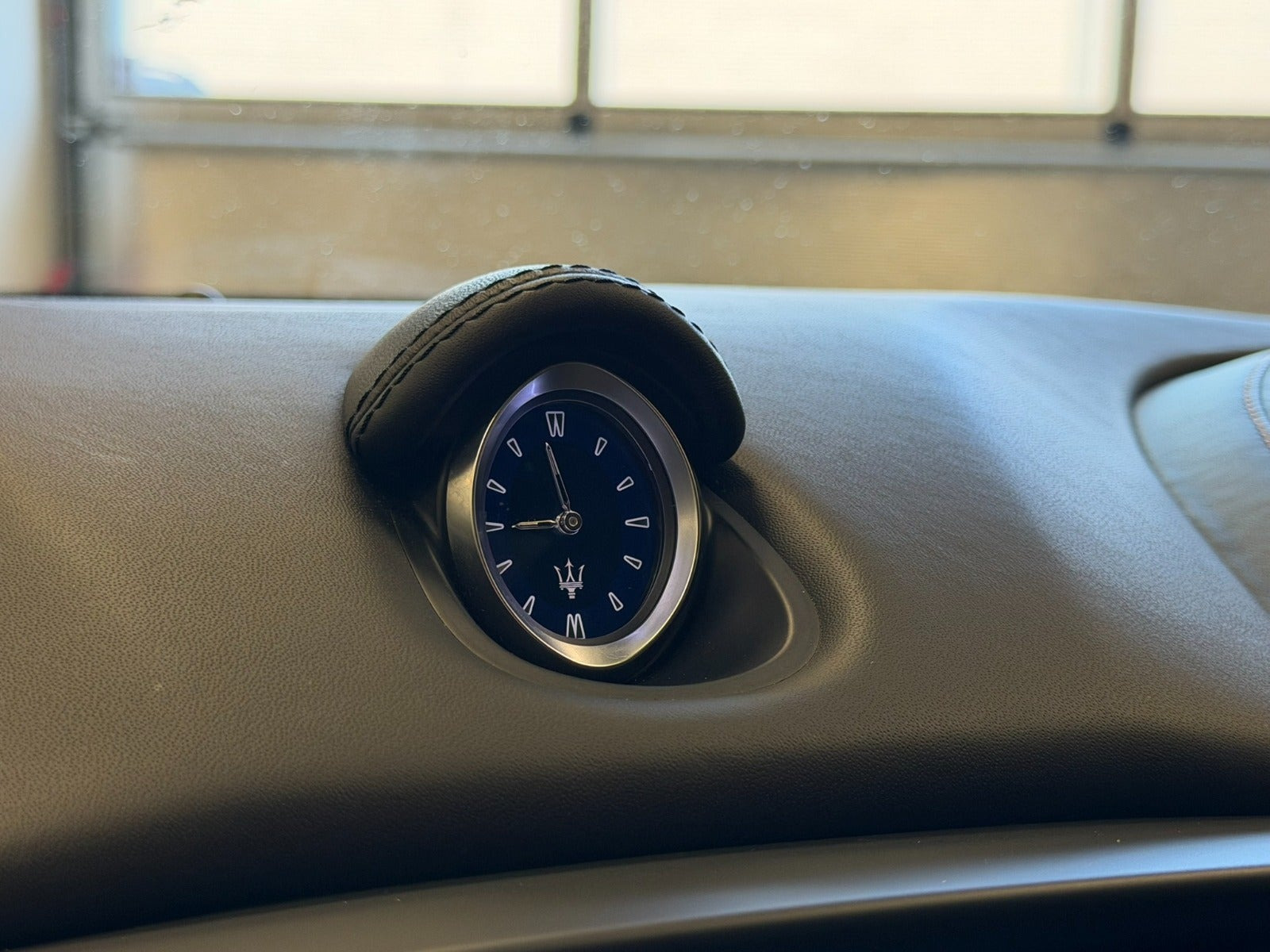 Grå Maserati Ghibli fra 2018