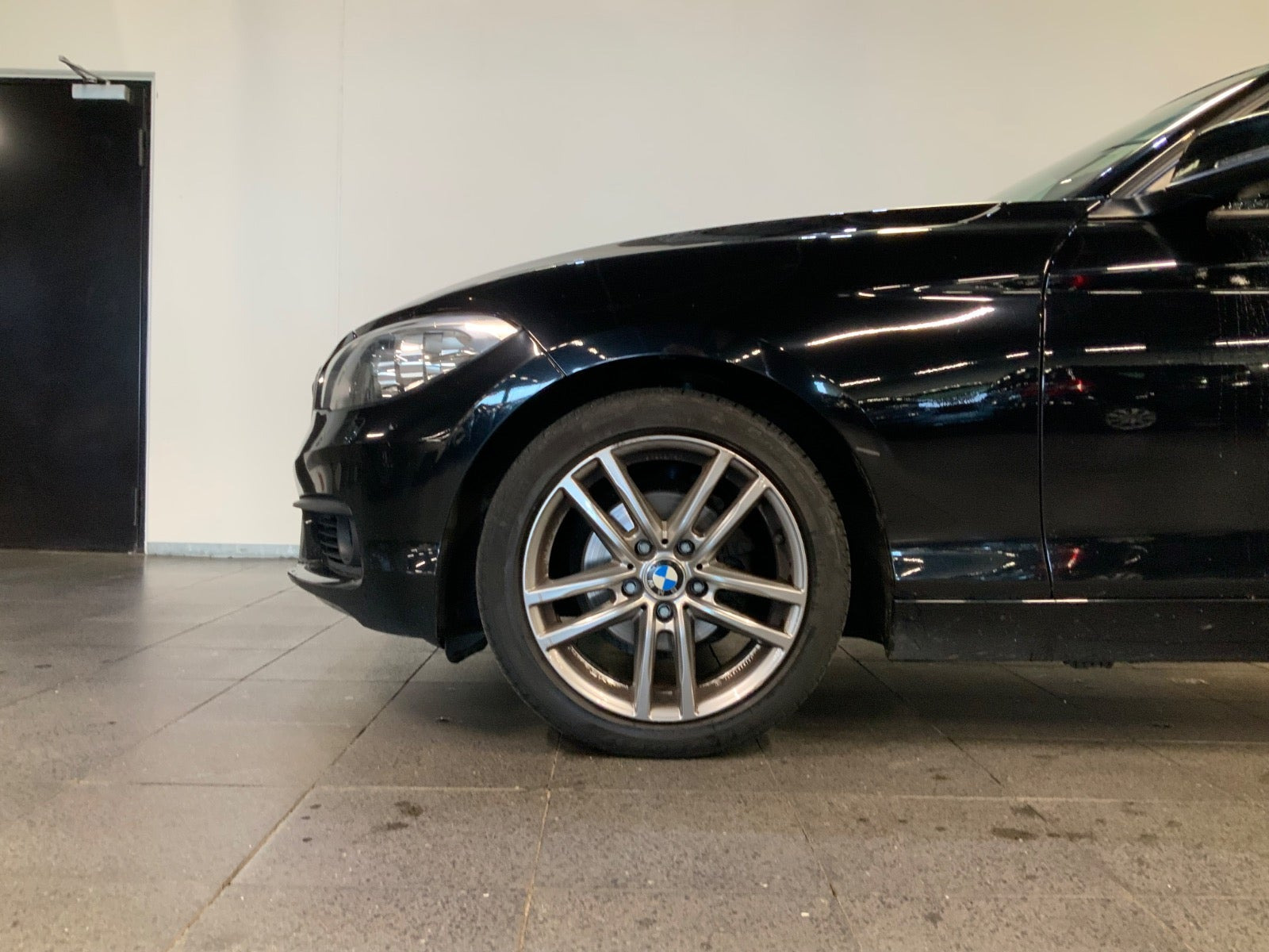 Sort BMW 118d fra 2017