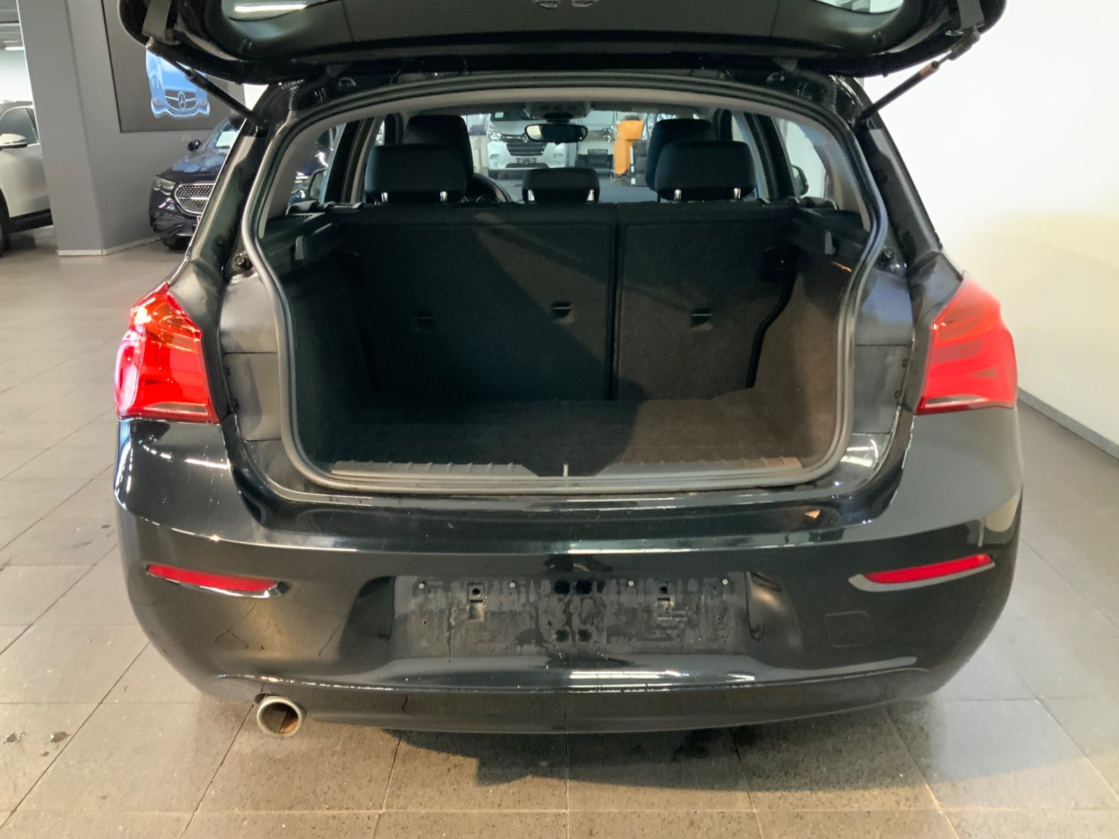 Sort BMW 118d fra 2017