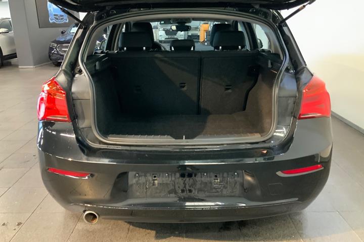 Sort BMW 118d fra 2017
