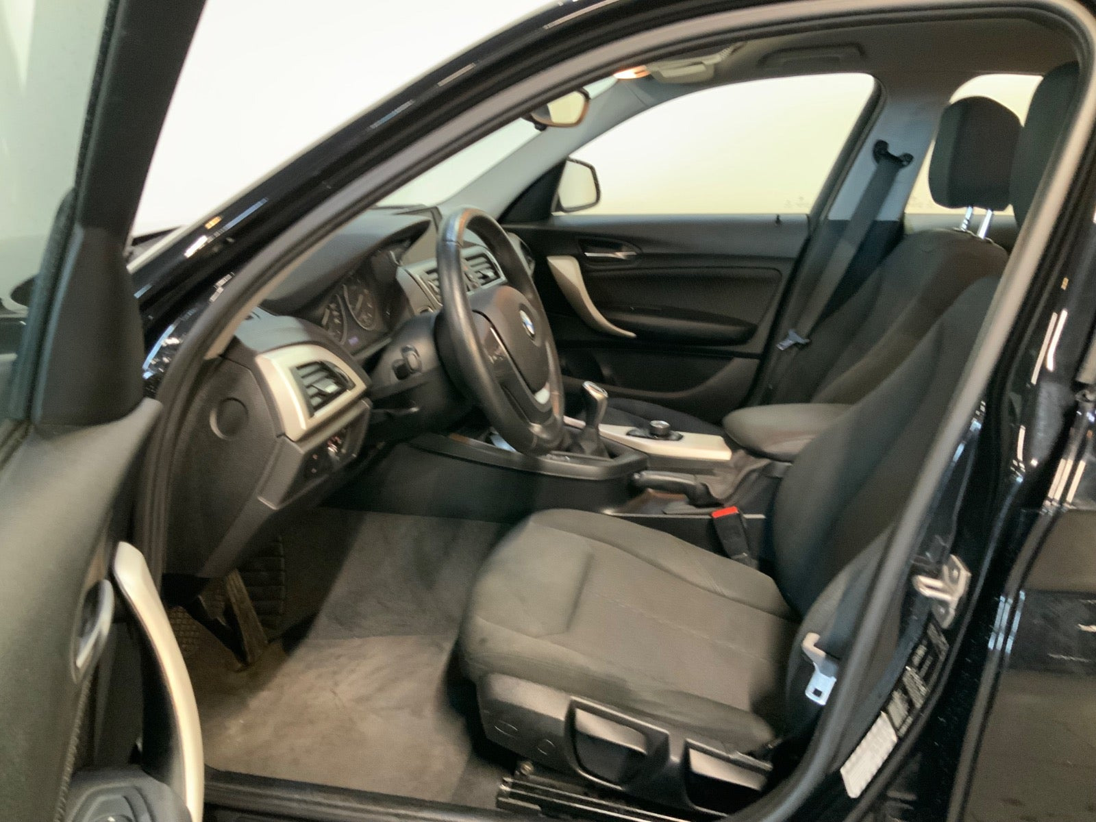 Sort BMW 118d fra 2017