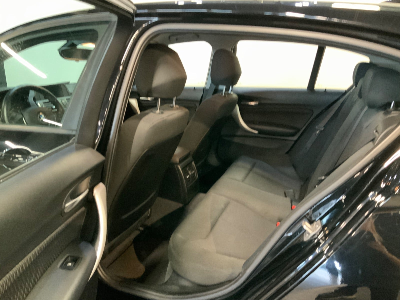 Sort BMW 118d fra 2017