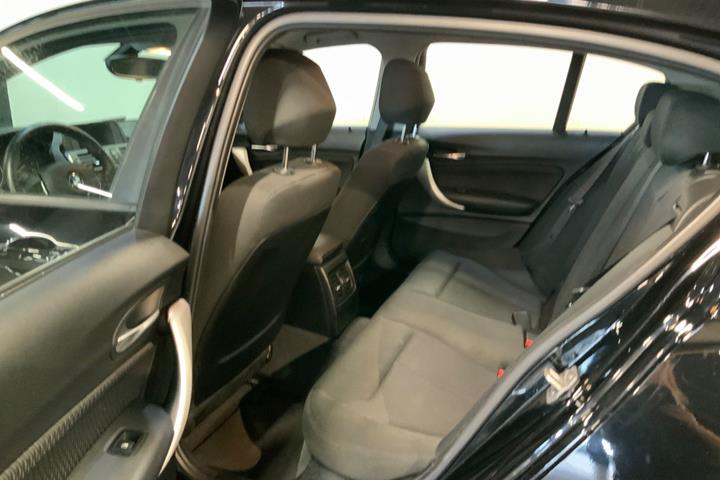 Sort BMW 118d fra 2017