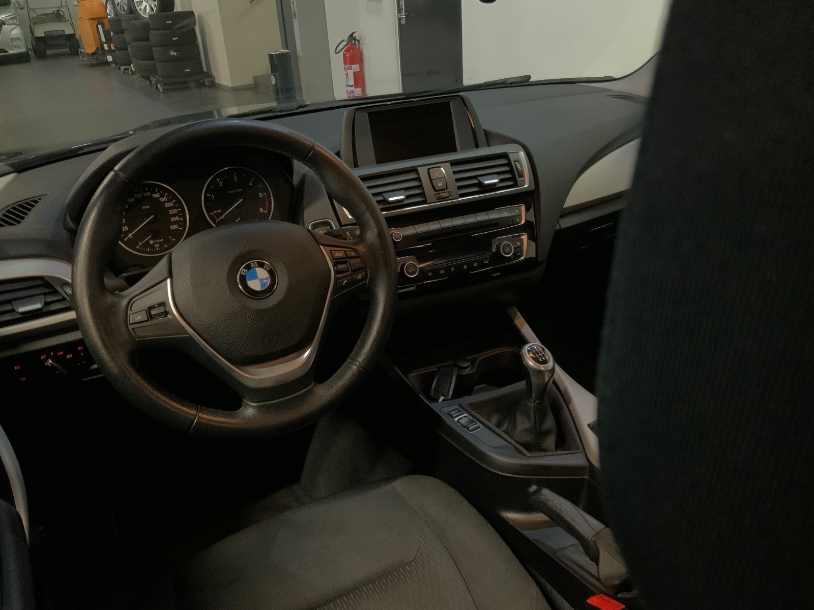 Sort BMW 118d fra 2017