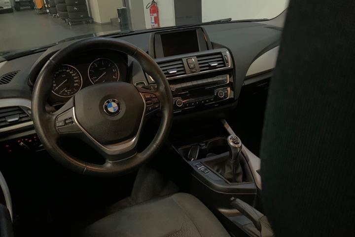 Sort BMW 118d fra 2017