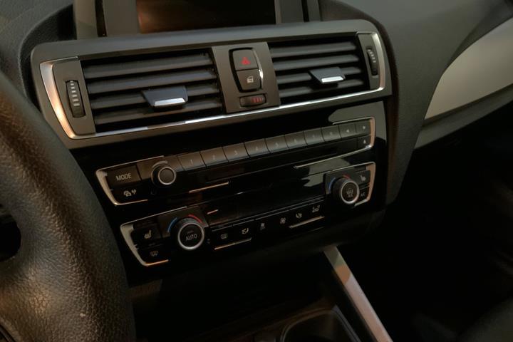 Sort BMW 118d fra 2017