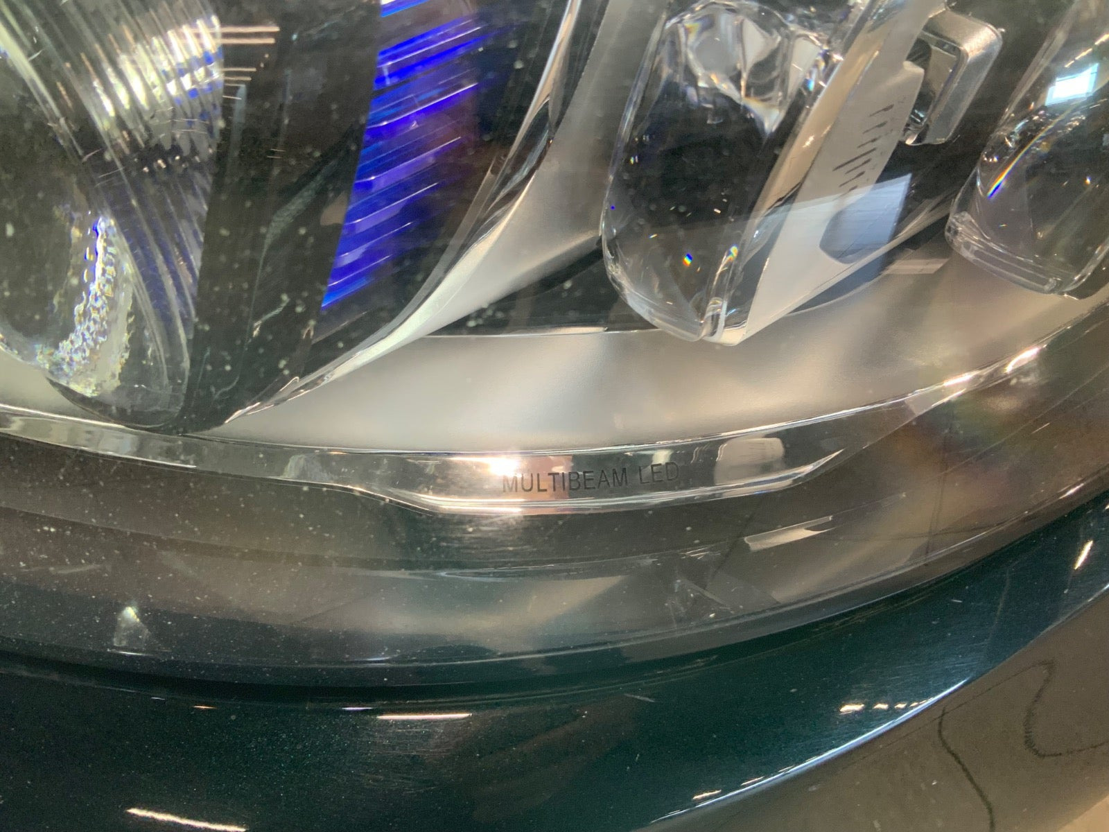 Grøn Mercedes C300 fra 2020