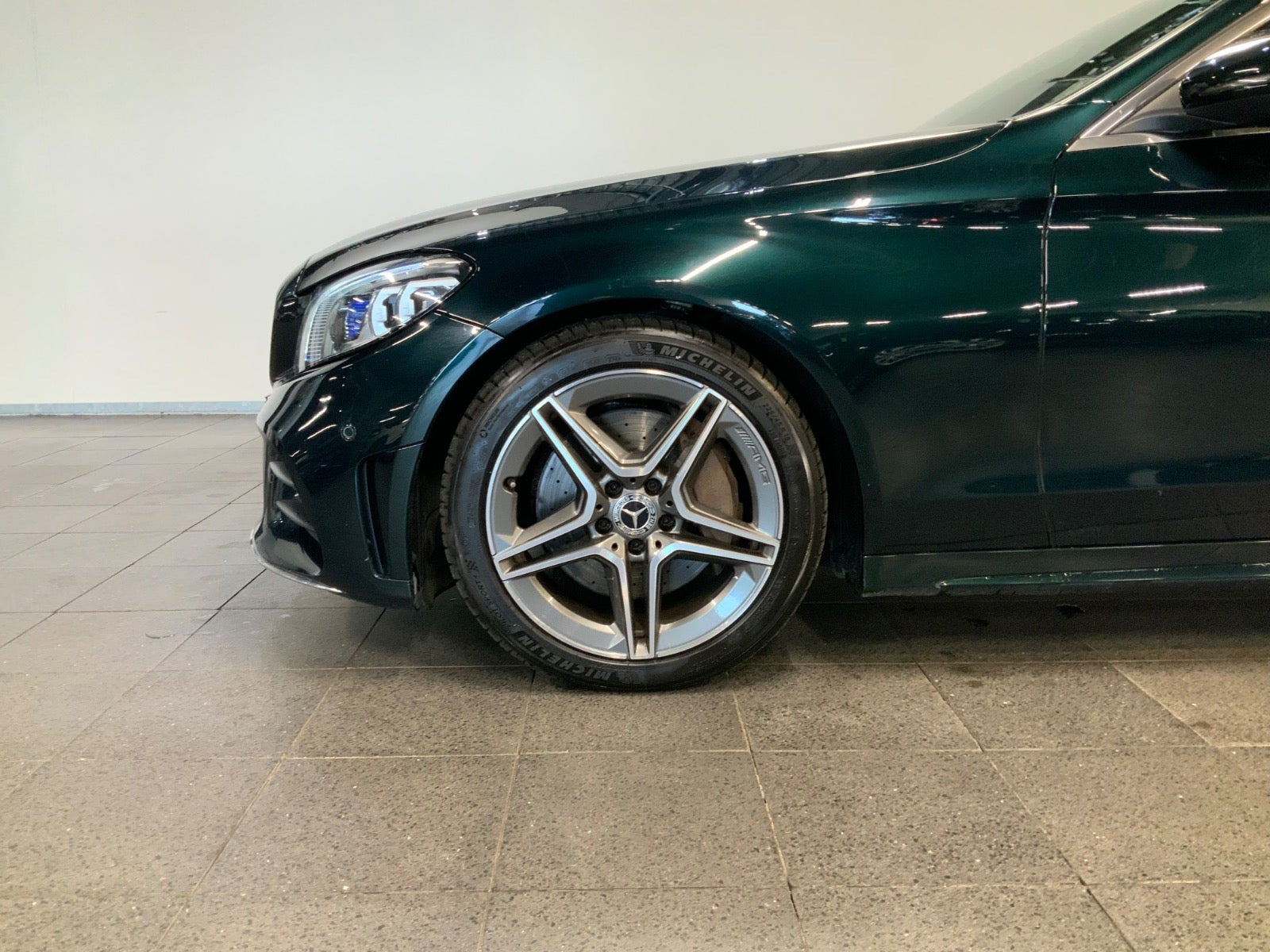 Grøn Mercedes C300 fra 2020