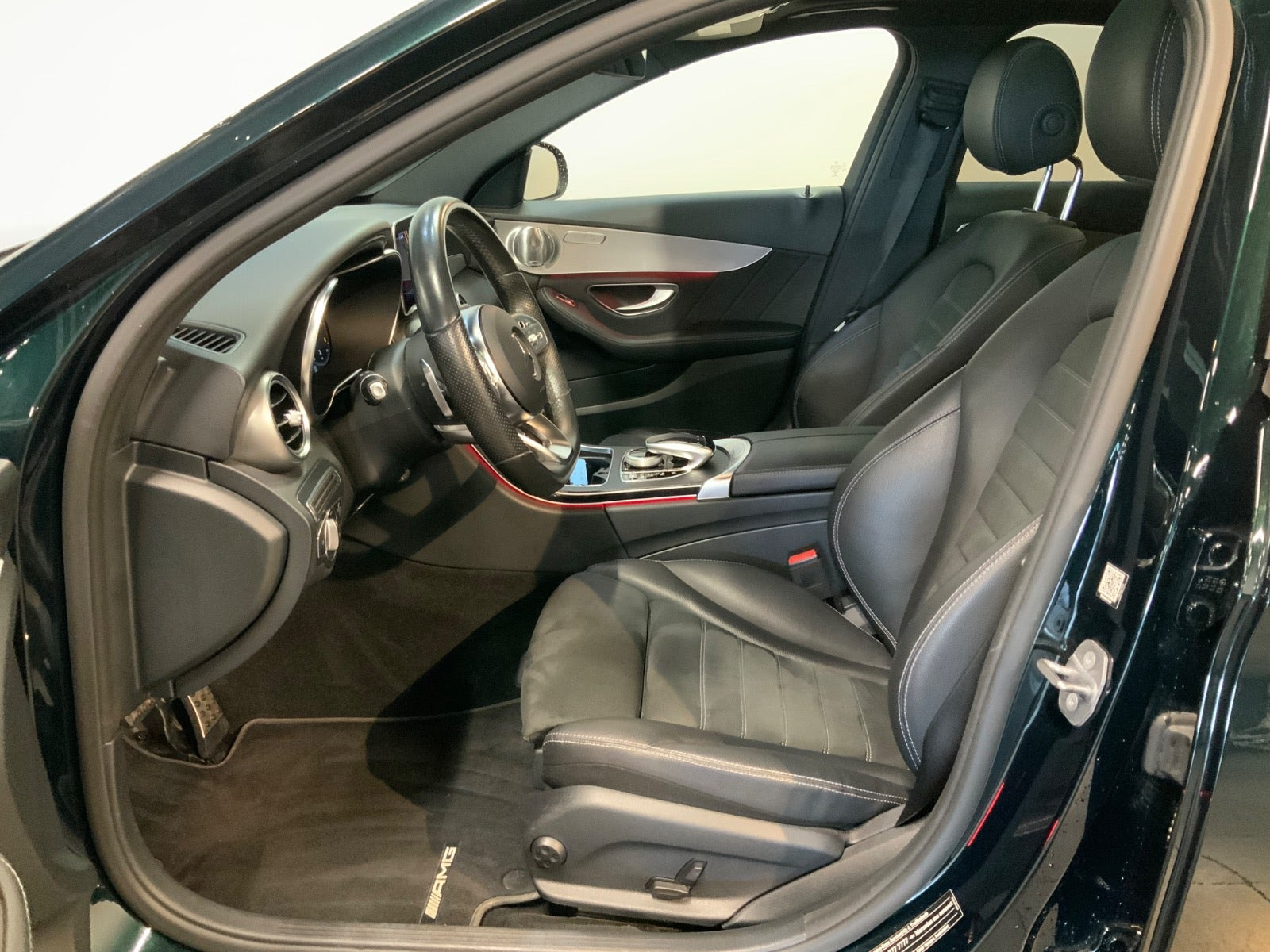 Grøn Mercedes C300 fra 2020