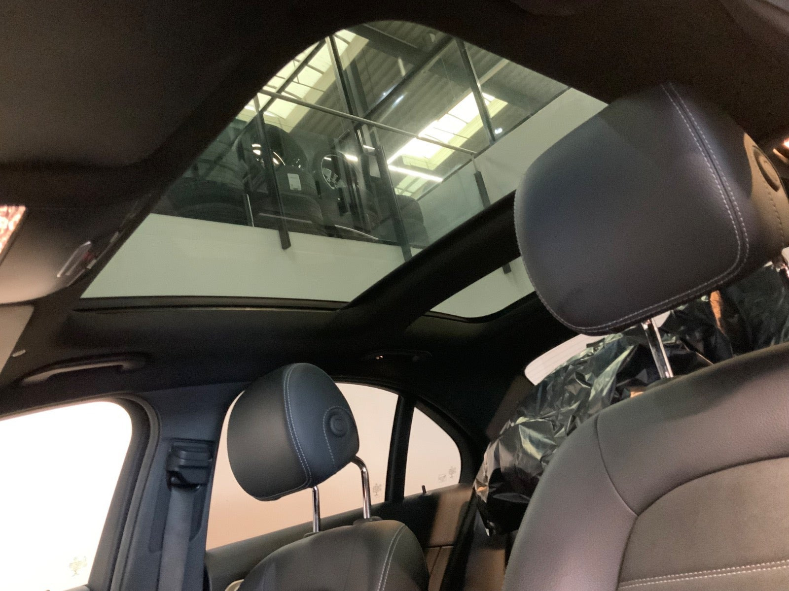 Grøn Mercedes C300 fra 2020