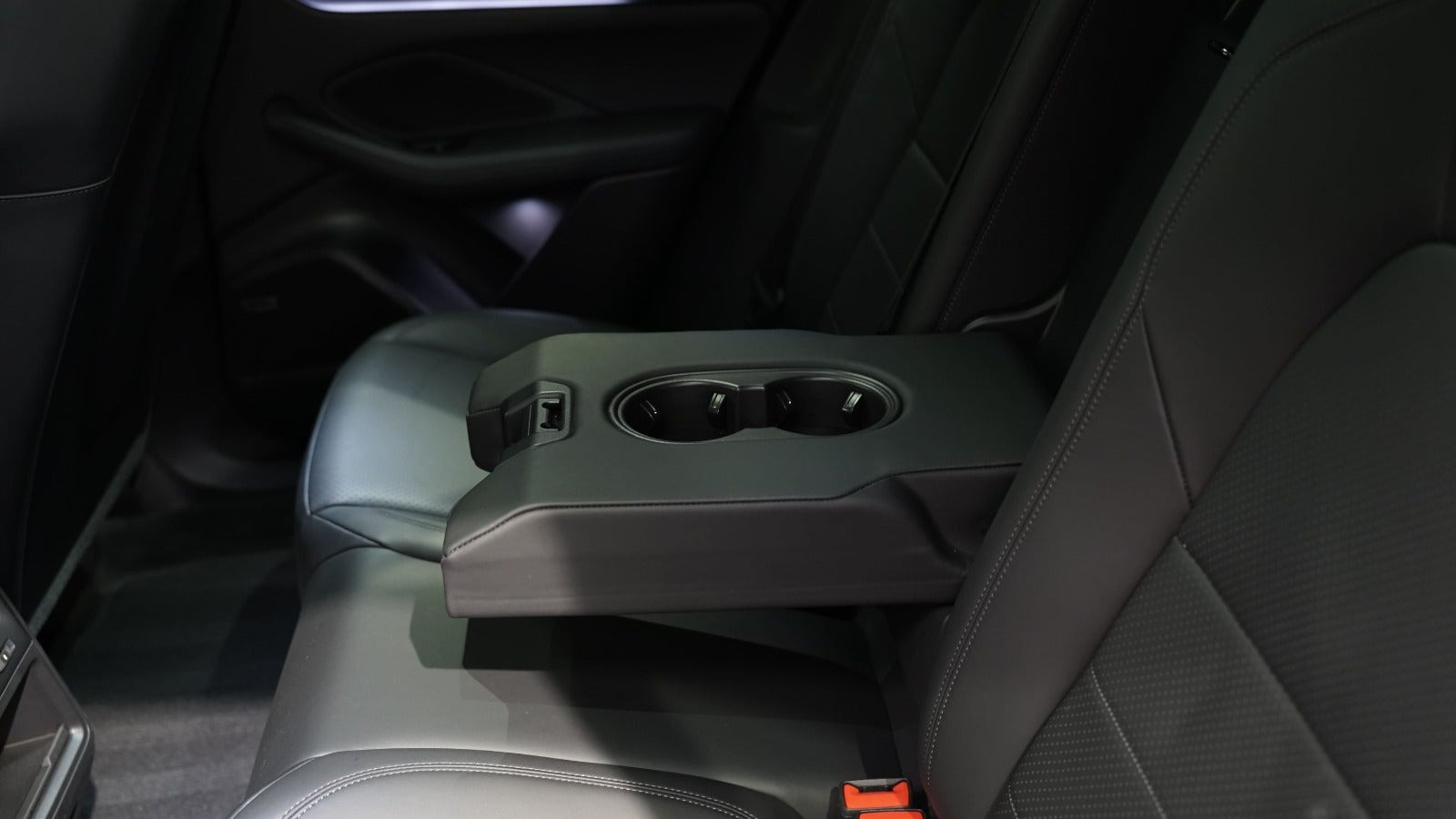 Sort Porsche Macan 4S fra 2024