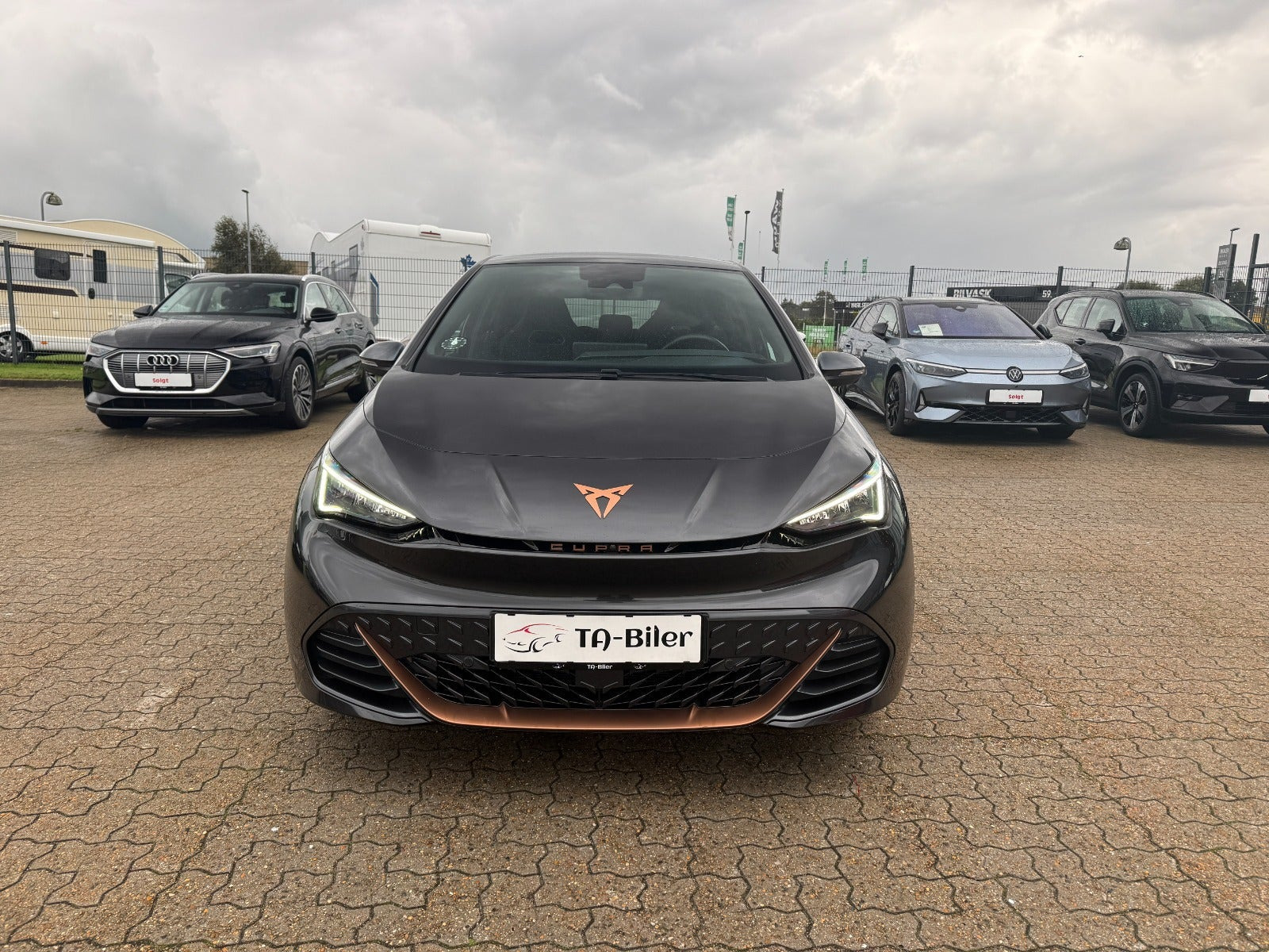 Grå Cupra Born fra 2023