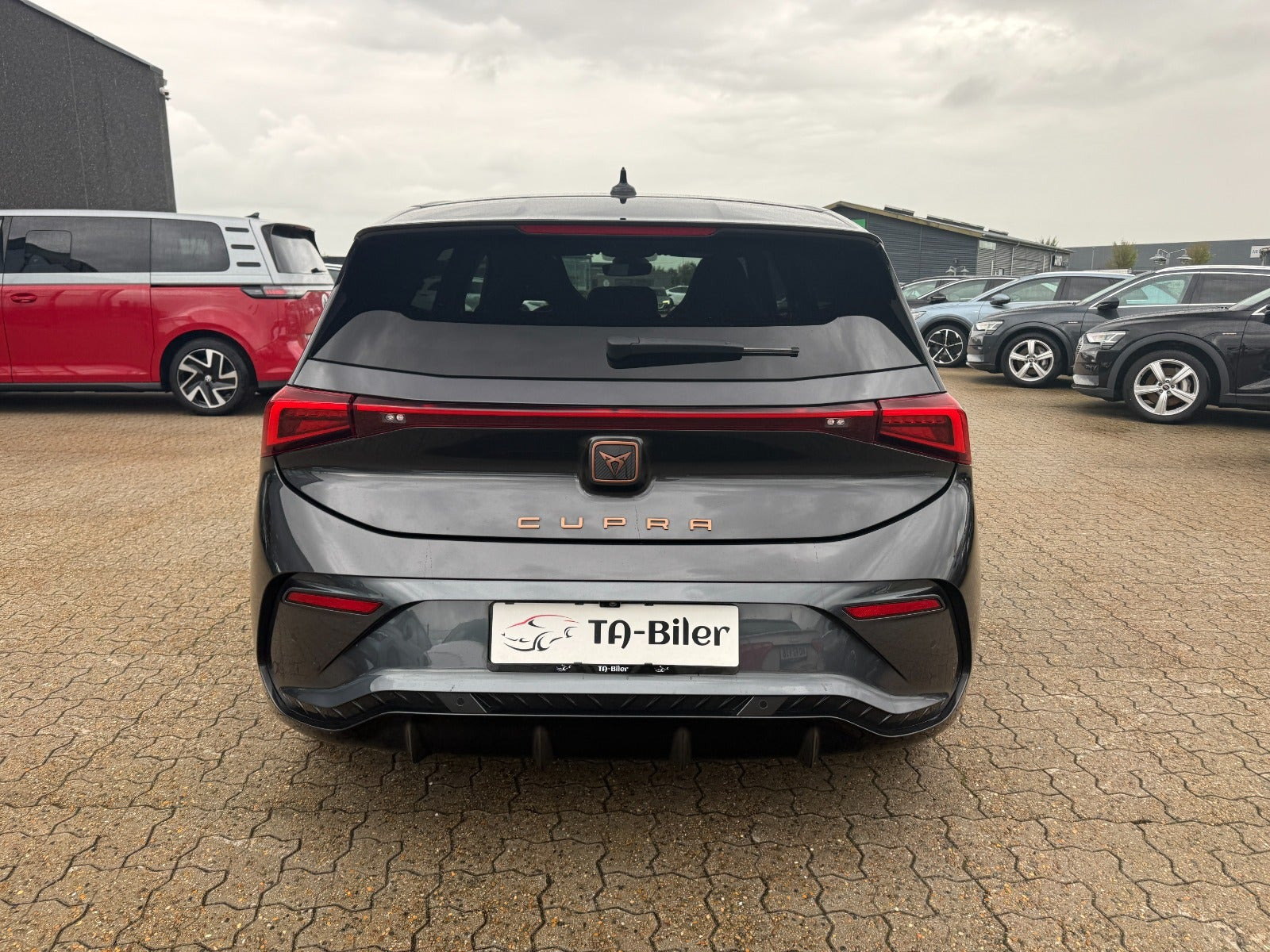 Grå Cupra Born fra 2023