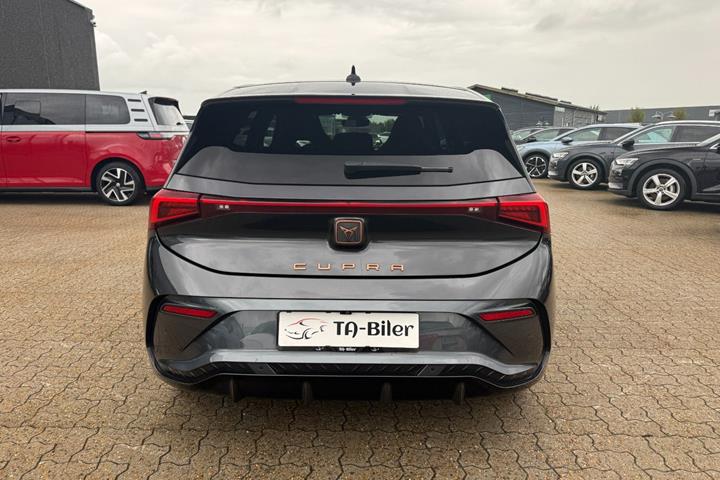 Grå Cupra Born fra 2023