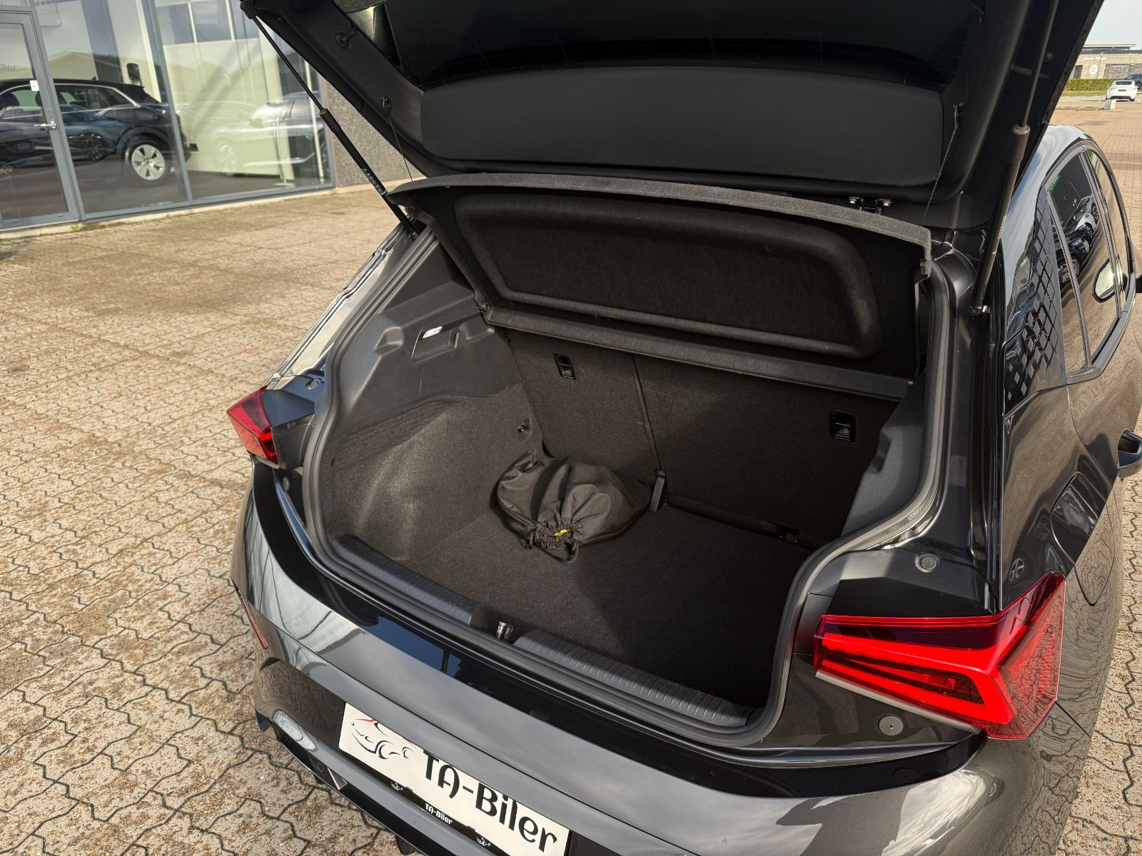 Grå Cupra Born fra 2023