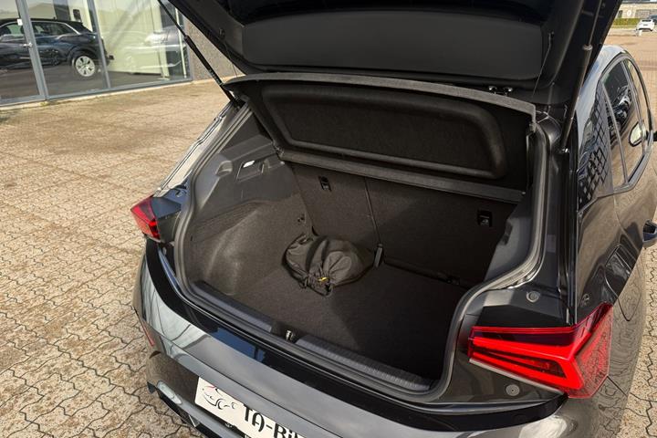 Grå Cupra Born fra 2023