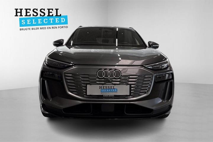 Grå Audi Q6 e-tron fra 2025