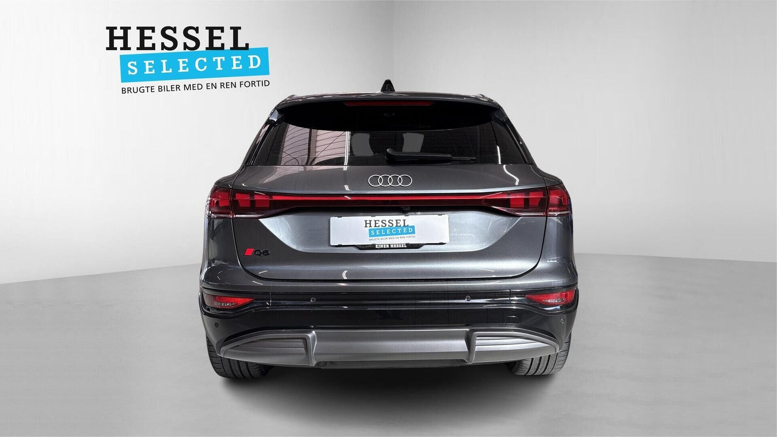 Grå Audi Q6 e-tron fra 2025