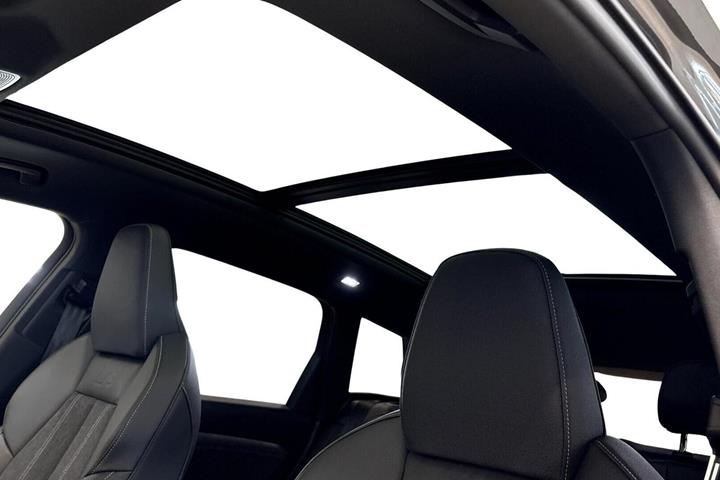 Grå Audi Q6 e-tron fra 2025