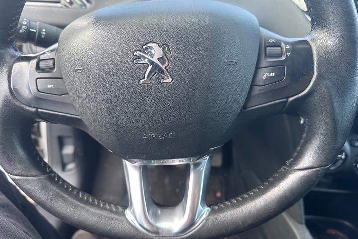 undefined Peugeot 208 fra 2016