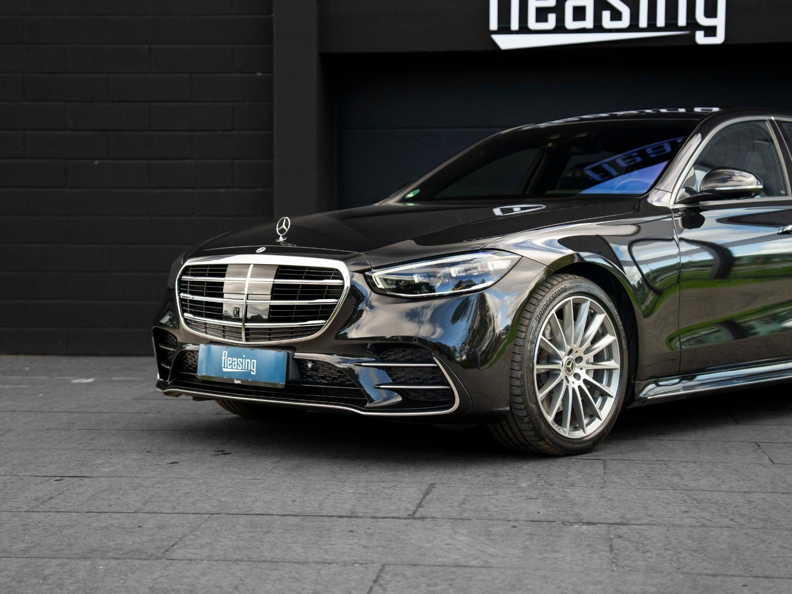 Sort Mercedes S580 e fra 2022